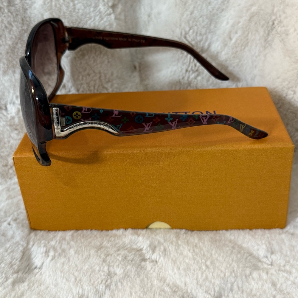 Louis Vuitton Sunglasses - Picture 4 of 6